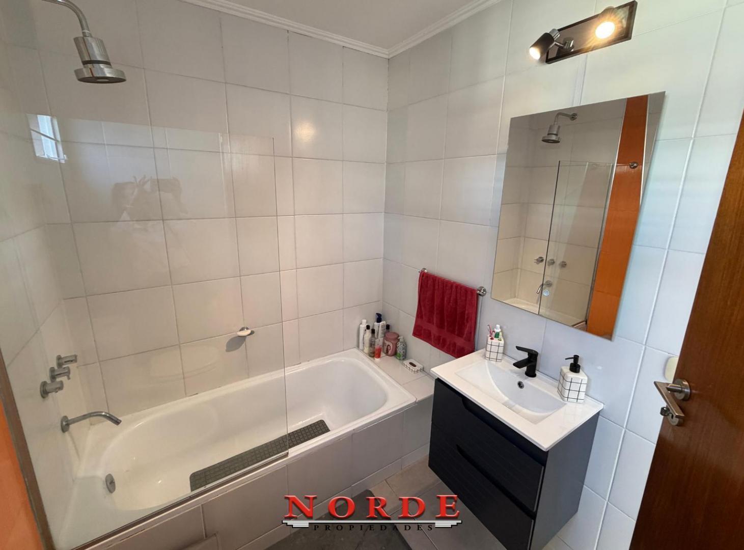 Foto de VENTA • LINIERS• PH • DOS AMBIENTES • FRENTE • BALCON Y TERRAZA, imagen 1