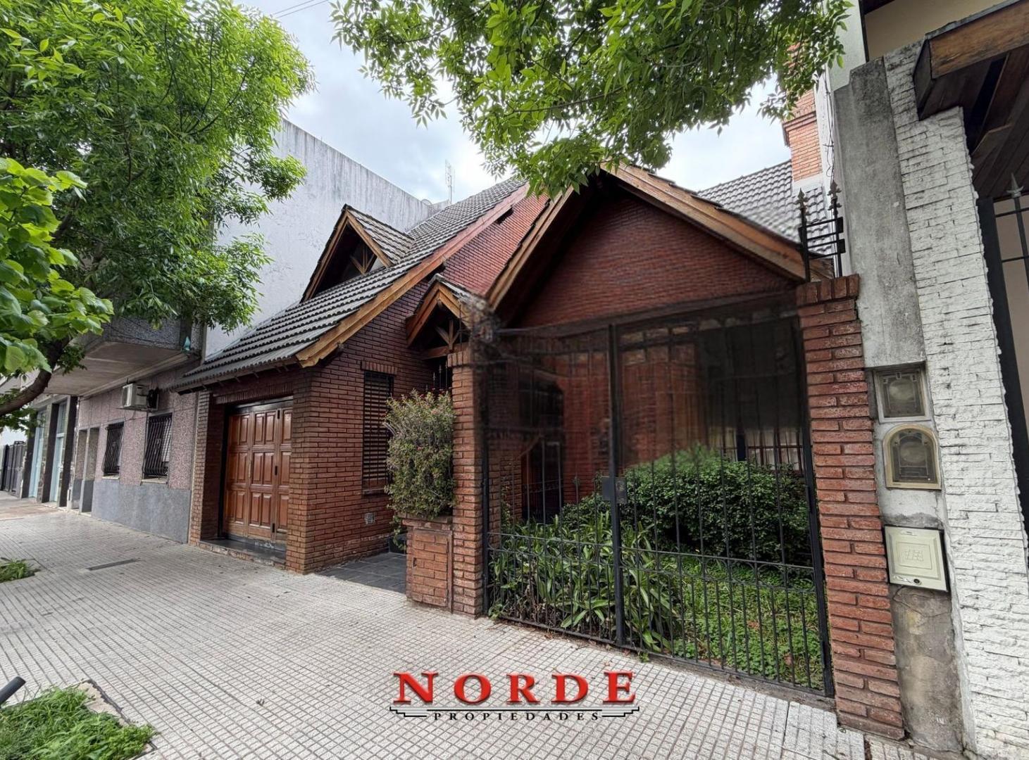 Foto de Venta • Liniers • Casa • Seis Ambientes • Quincho, imagen 1
