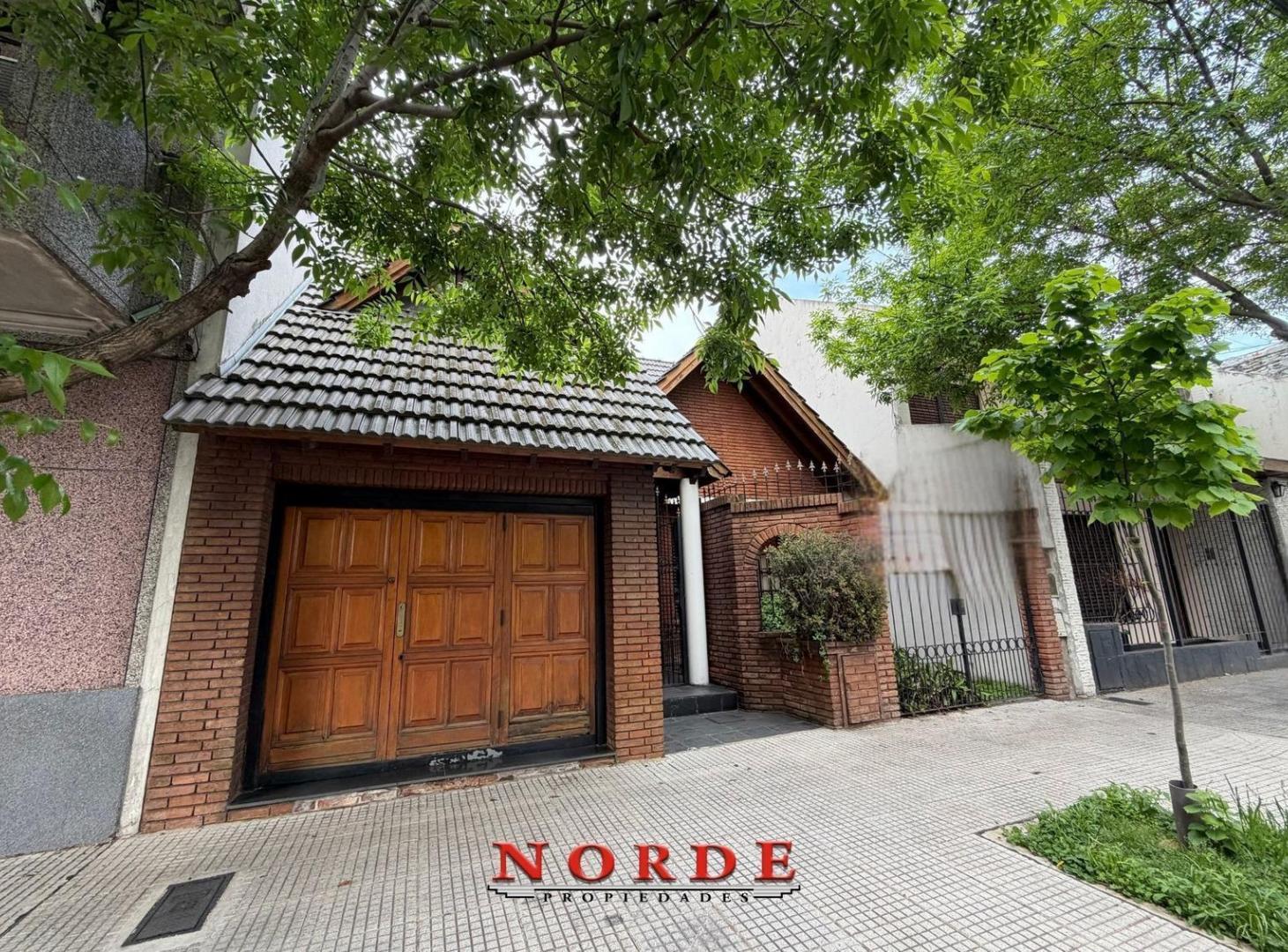 Foto de Venta • Liniers • Casa • Seis Ambientes • Quincho, imagen 2