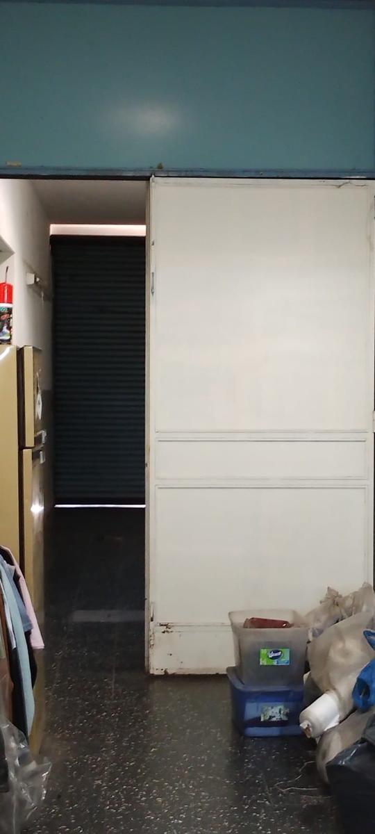 Galpon con Espacio Libre Al Frente P/estacionamiento, O0ficinas y Dependencias 5
