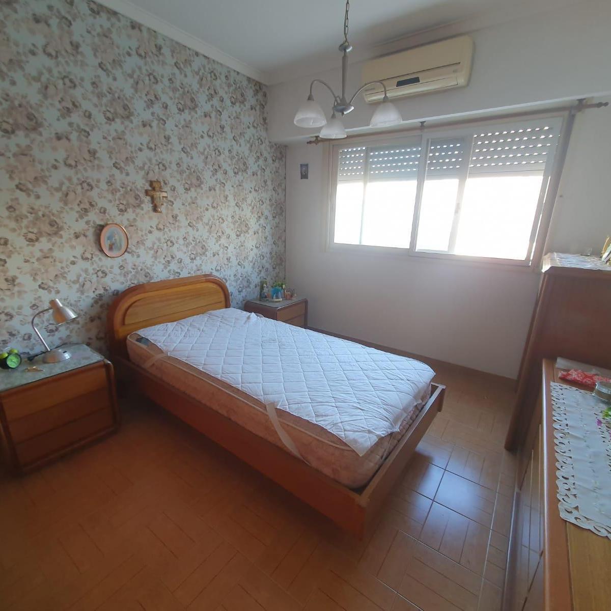 DEPARTAMENTO EN CENTRO CASEROS, EXCELENTE UBICACION