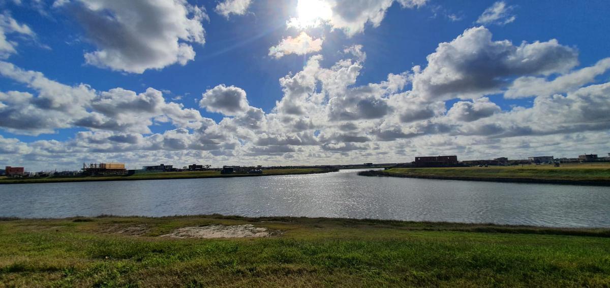 Venta Lote - Barrio Costas -  Puertos del Lago - Escobar - Al agua