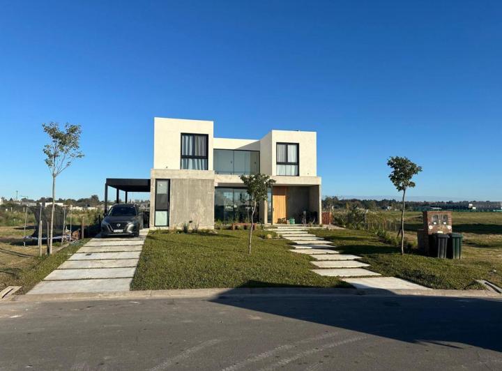 Venta Casa - Riberas - Puertos de Lago - 6 ambientes 1