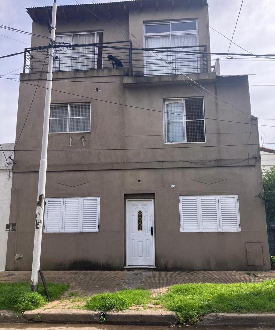 VENTA Casa en CaserosTRES AMBIENTES