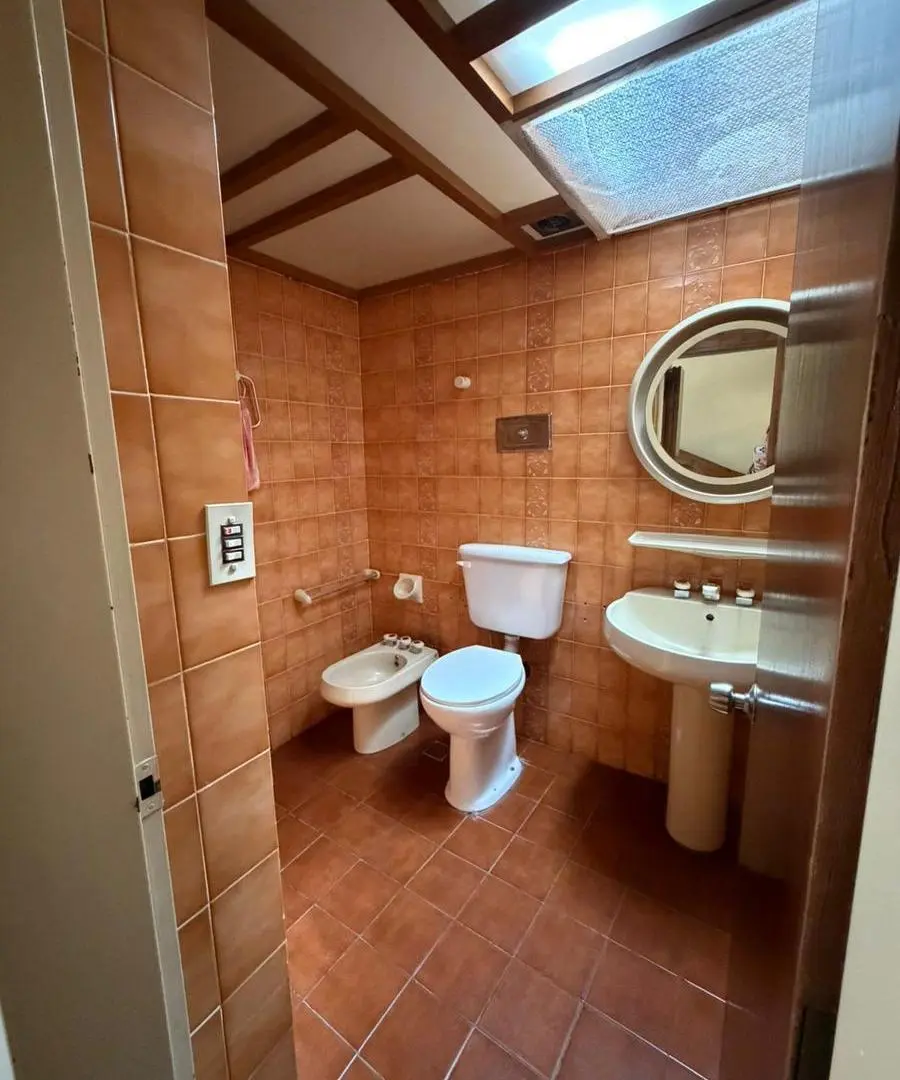 Venta Casa en Caseros 3 ambientes 8