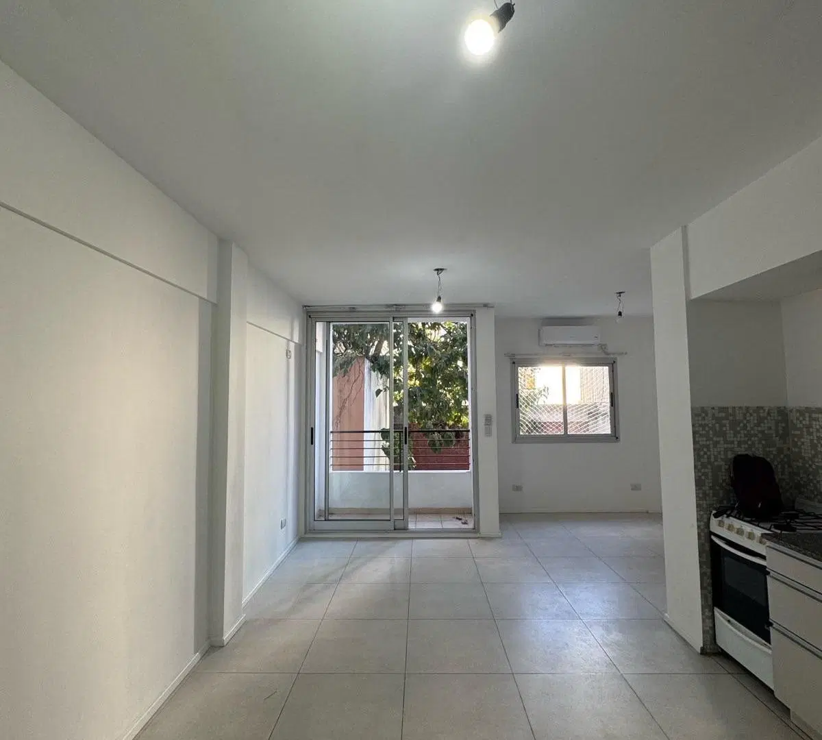 Monoambiente en alquiler en Almagro. Zona Hospital Italiano. 2