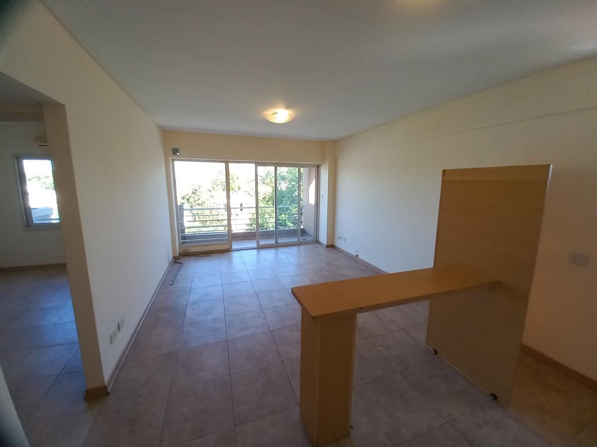 Alquiler Departamento 2 ambientes con cochera. Floresta