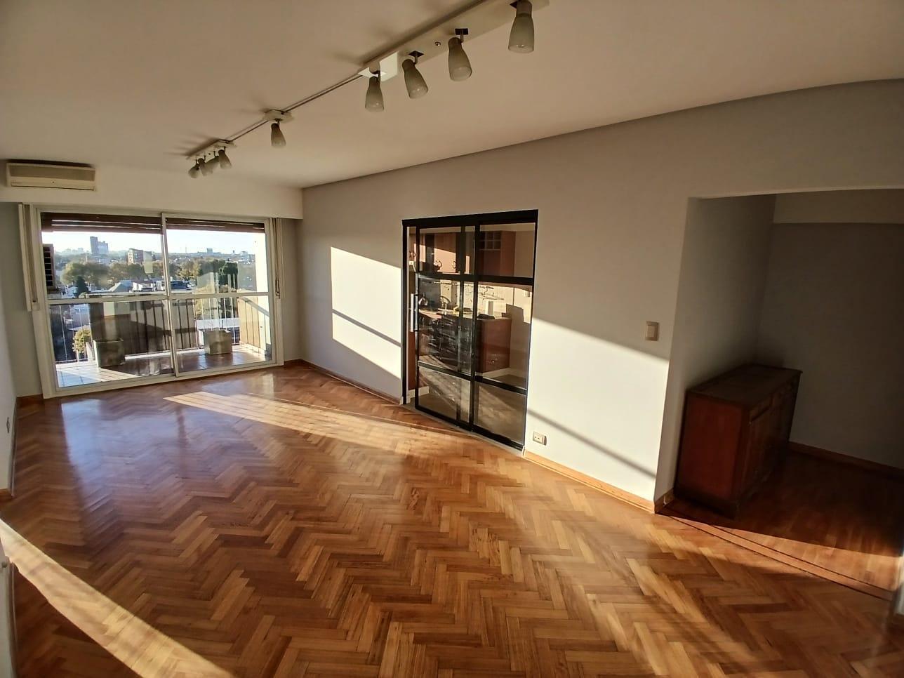 Venta. Departamento 3 ambientes con cochera. Villa Devoto