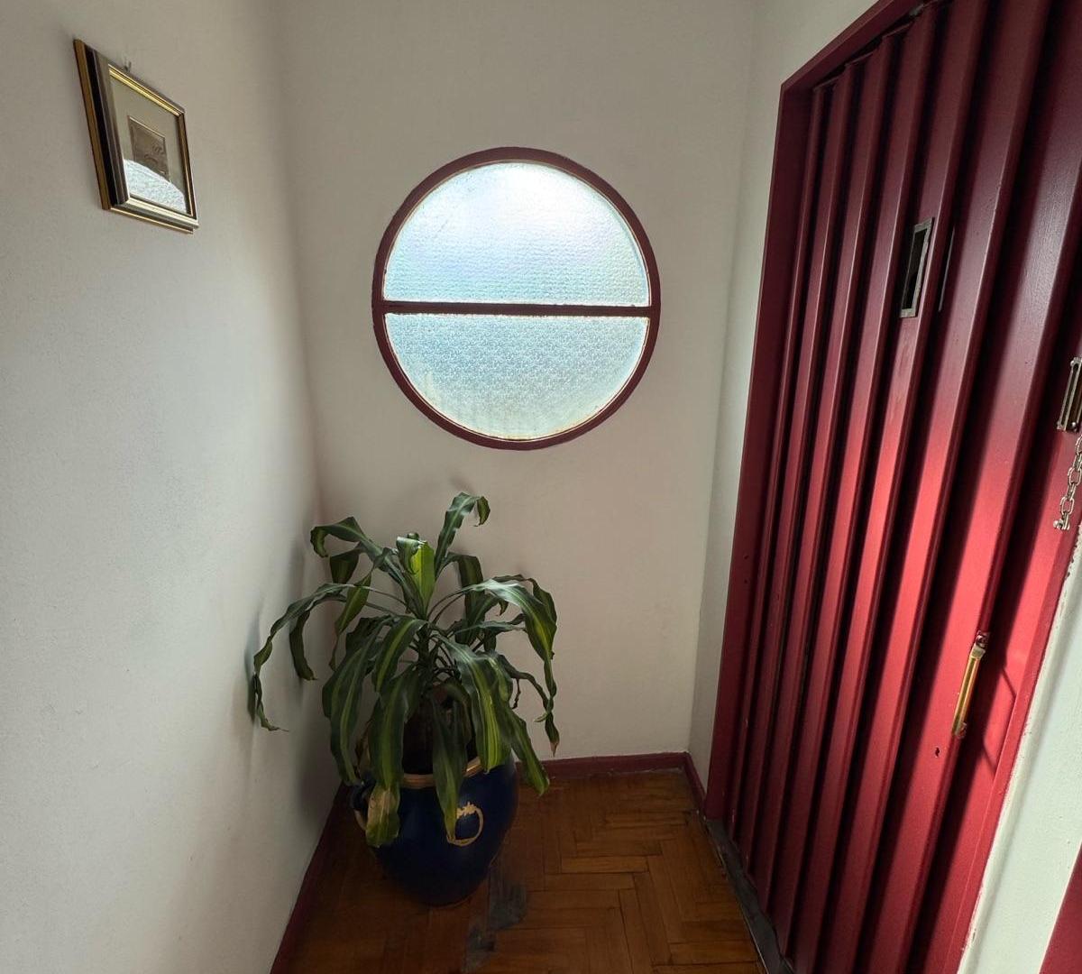 Piso 4 ambientes + dependencia, en venta en Villa Devoto, con 2 cocheras cubiertas