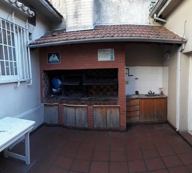 Casa 5 ambientes. Parque, quincho. Villa Devoto 3