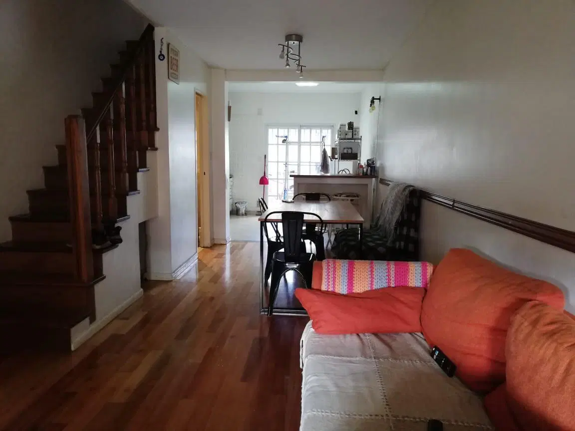VENTA TRIPLEX EN CIUDAD JARDIN 4 AMBIENTES 1