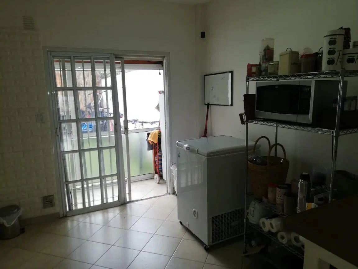 VENTA TRIPLEX EN CIUDAD JARDIN 4 AMBIENTES 5