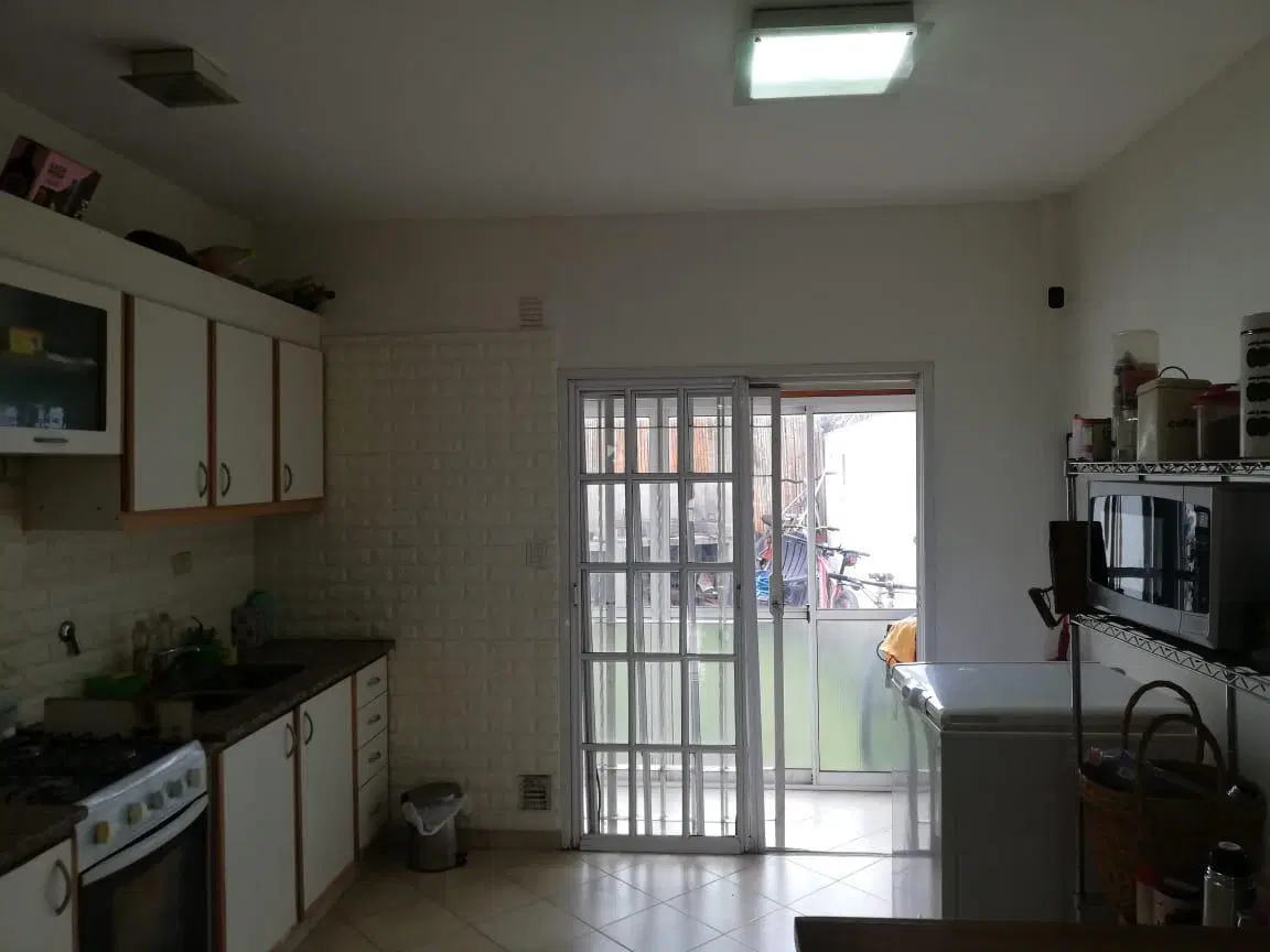VENTA TRIPLEX EN CIUDAD JARDIN 4 AMBIENTES 4