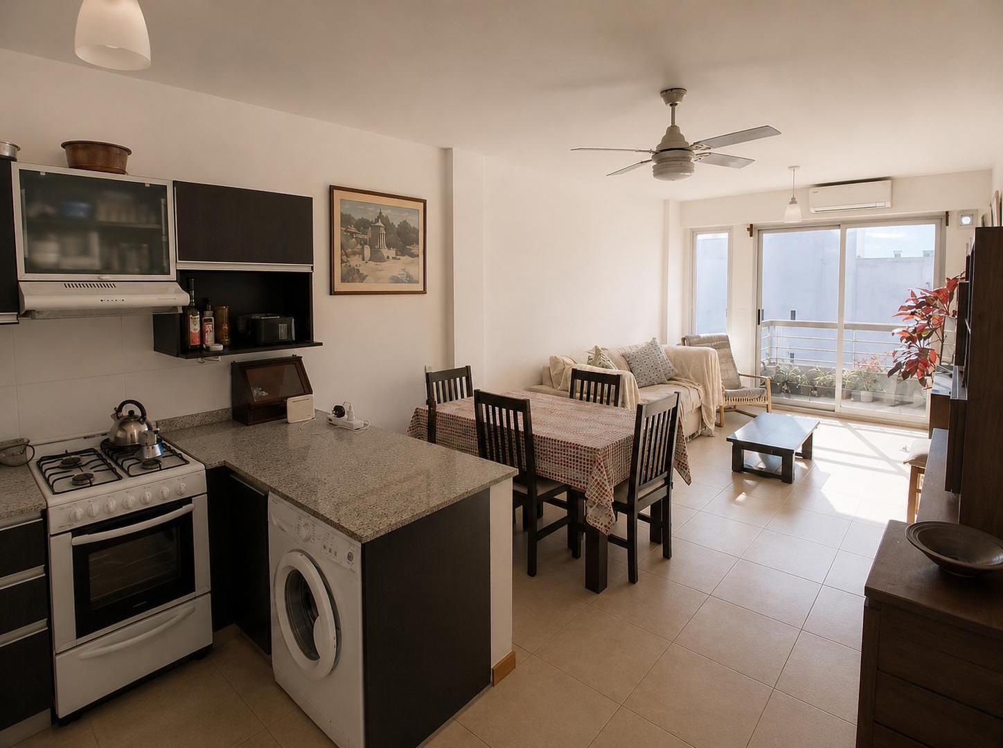 Semipiso en venta, 2 ambientes con cochera fija, SUM y parrilla en Monte Castro
