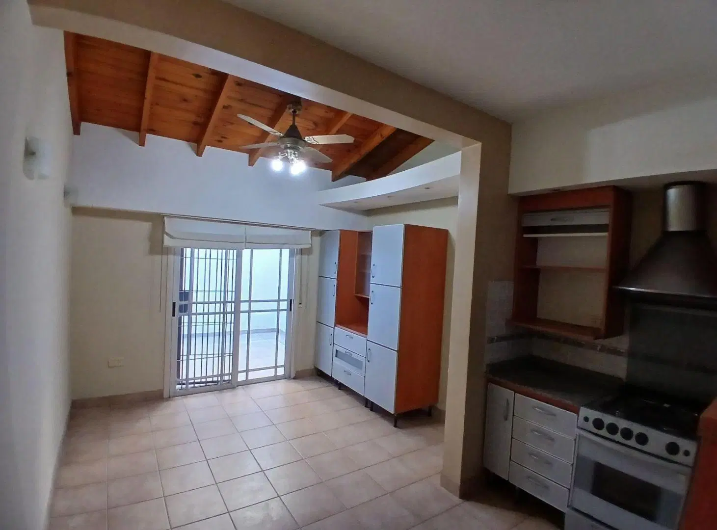 Triplex 3 ambientes, play room, patio, terraza, entrada de auto. Villa Real 1