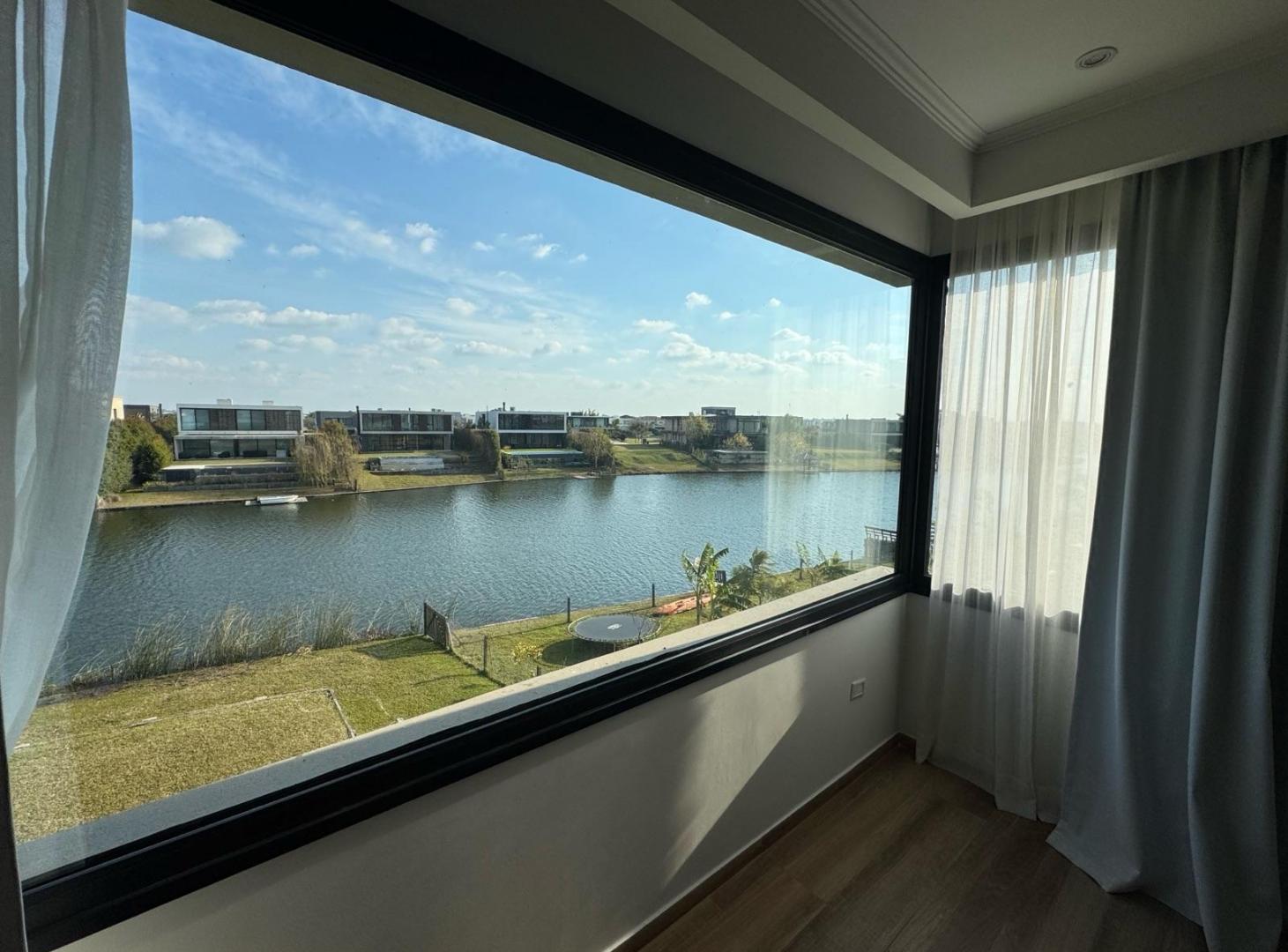 Foto de Alquier Casa 5 ambientes mas dependencias amoblada barrio Marinas, imagen 3