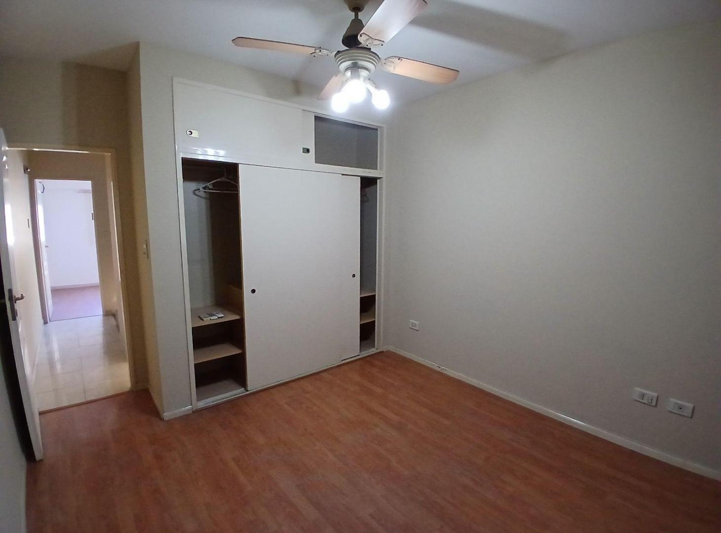 Foto de Triplex 3 ambientes, play room, patio, entrada de auto. Villa Real, imagen 5