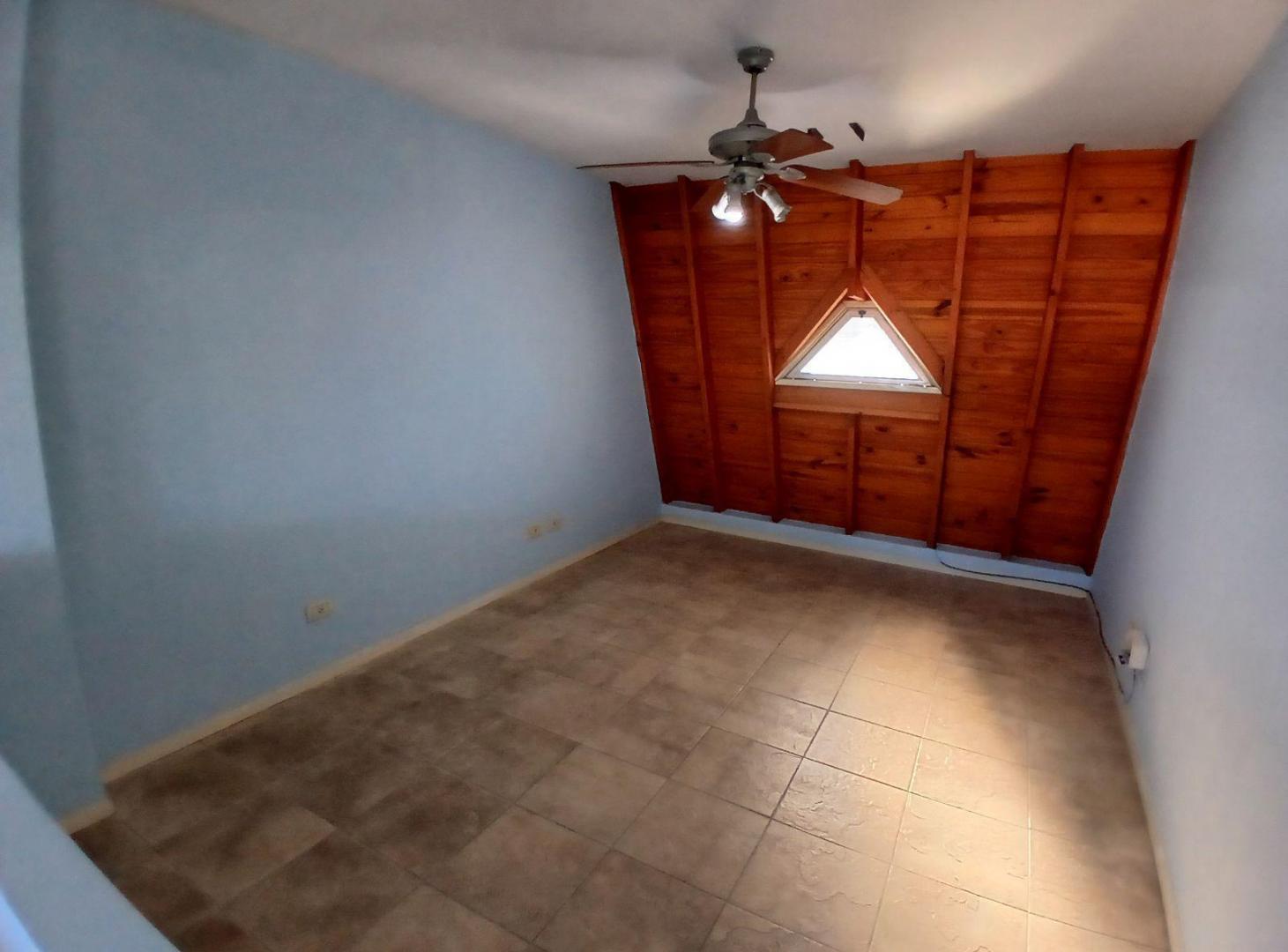 Foto de Triplex 3 ambientes, play room, patio, entrada de auto. Villa Real, imagen 4