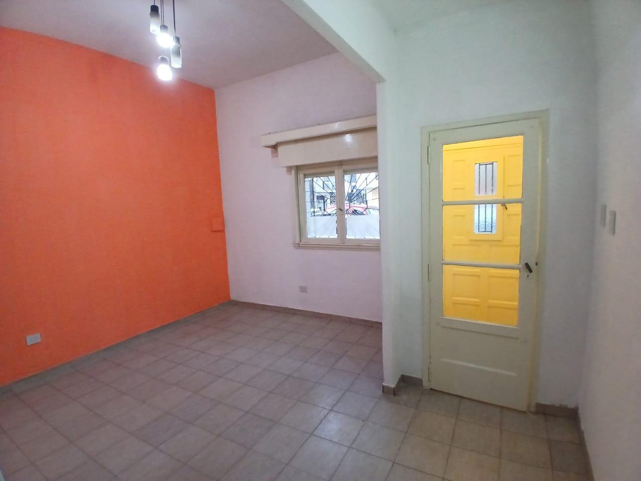 Foto de Alquiler PH 2 ambientes con patio y escritorio, sin expensas !!!!, imagen 1