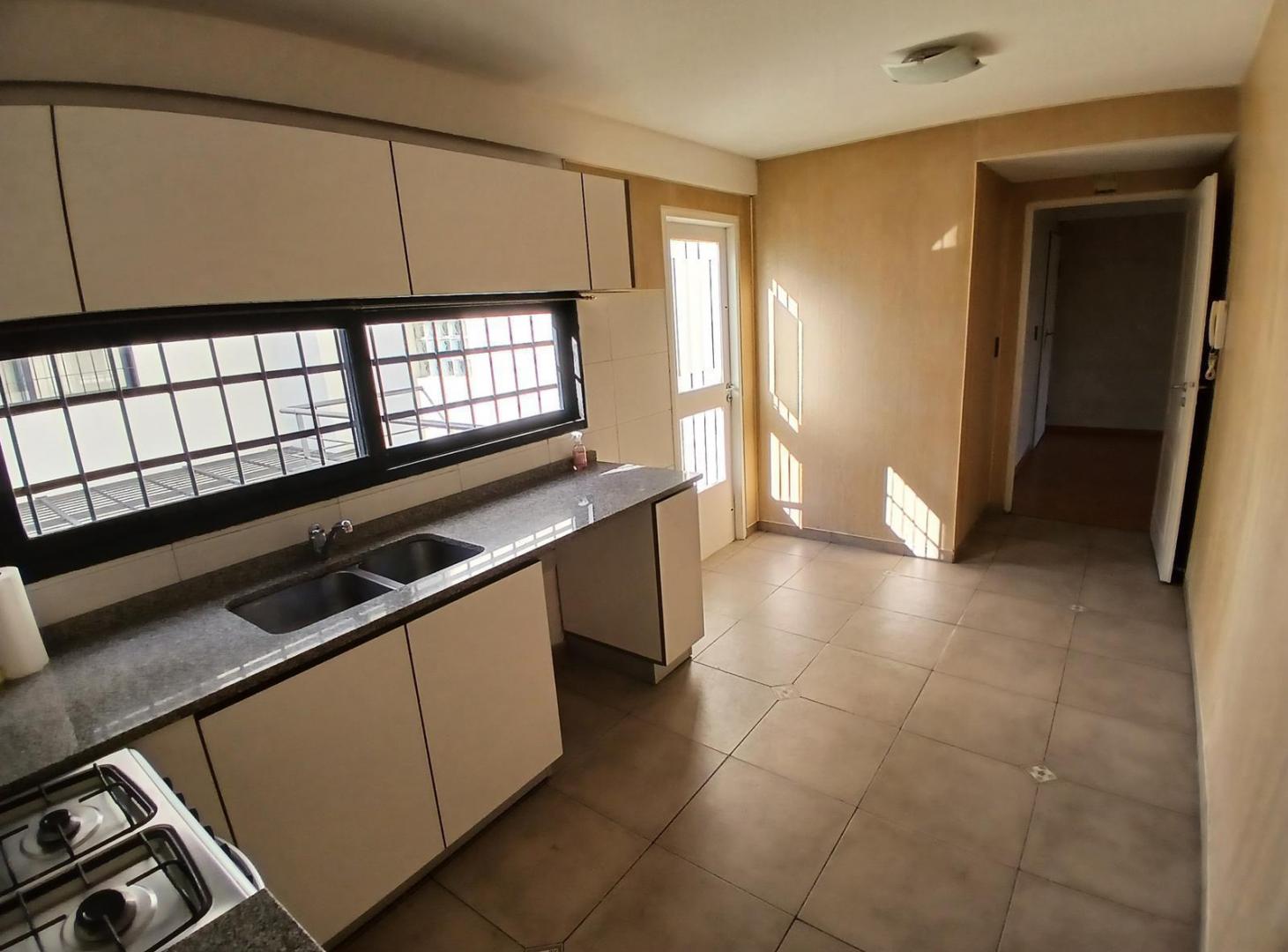 Foto de Alquiler. Semipiso 3 ambientes con cochera. Villa Devoto, imagen 3