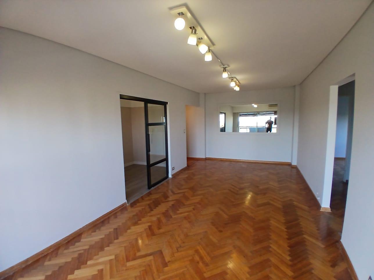 Foto de Venta. Departamento 3 ambientes con cochera. Villa Devoto, imagen 1