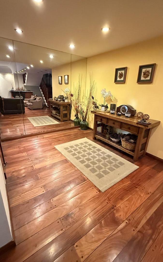 Foto de Casa 5 ambientes, con cochera doble y jardin, en venta en Villa Devoto, imagen 3