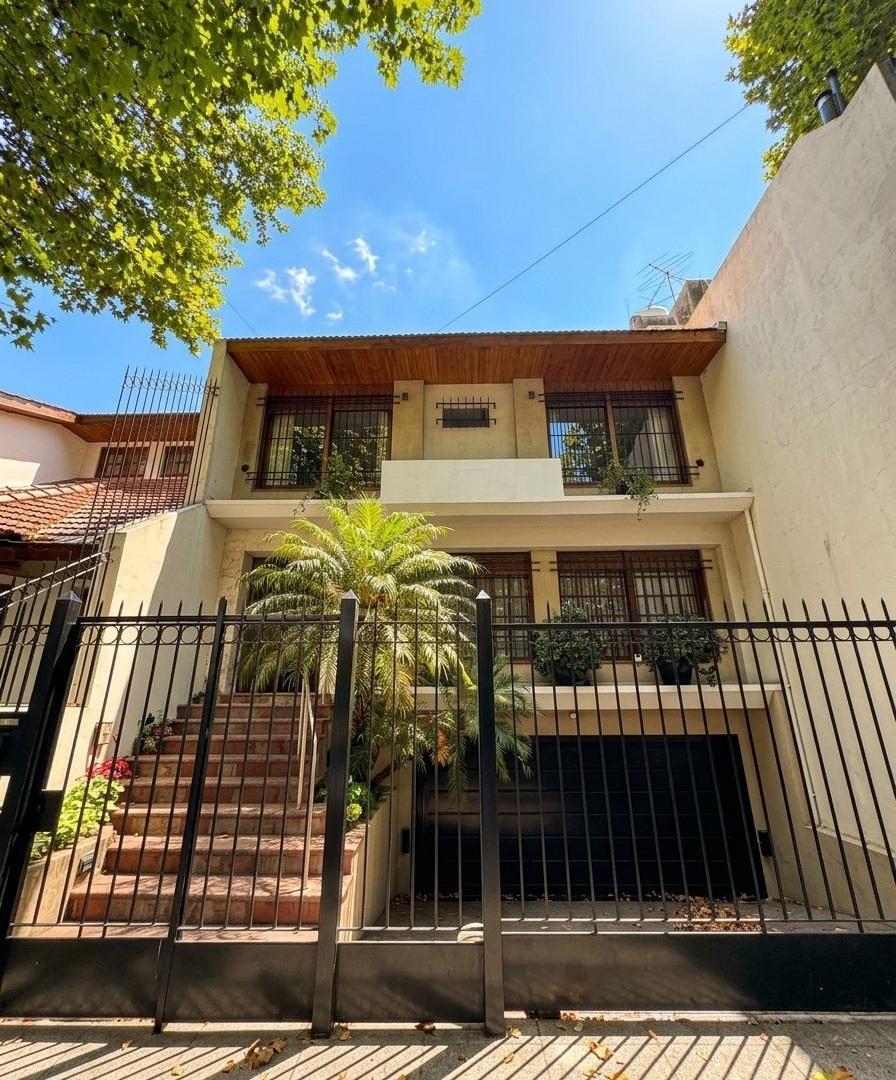 Foto de Casa 5 ambientes, con cochera doble y jardin, en venta en Villa Devoto, imagen 1