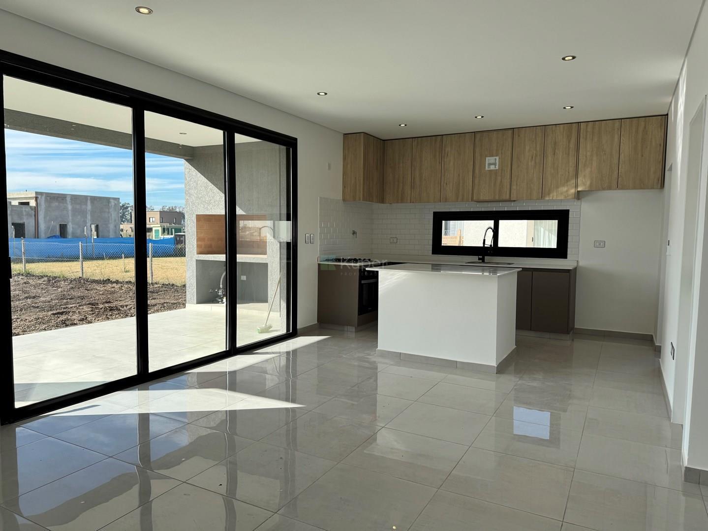 Venta Casa 5 ambientes en Santa Sofía, Pilar del Este, Pilar
