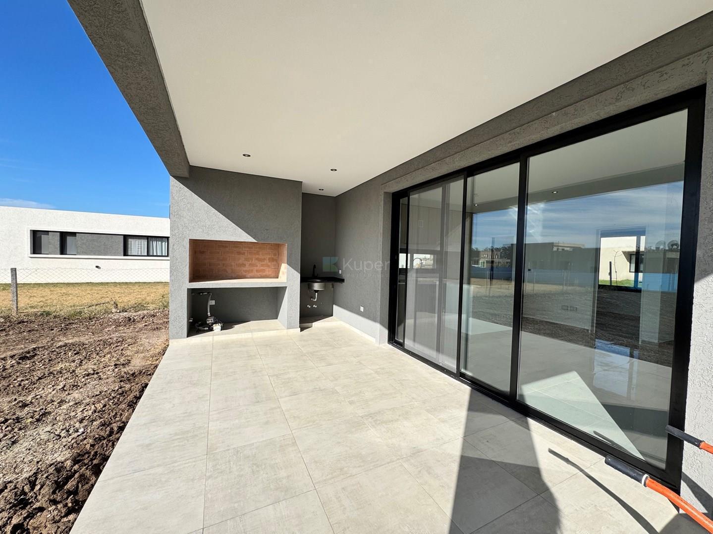 Venta Casa 5 ambientes en Santa Elena, Pilar del Este, Pilar