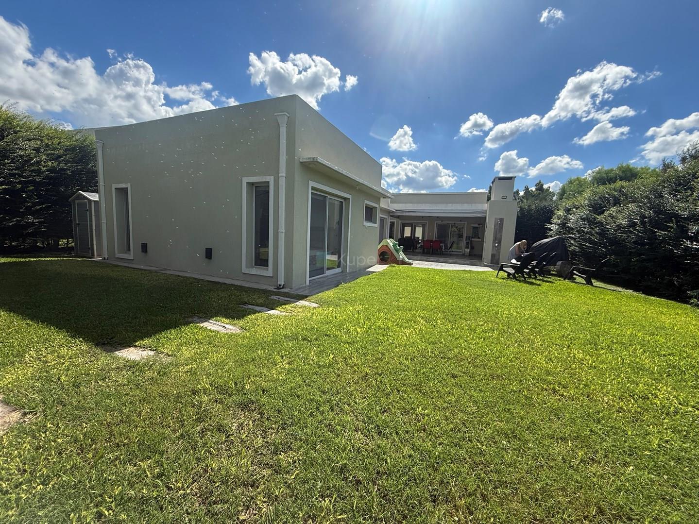 Casa Chalet en Venta en Santa Guadalupe, Pilar del Este, Pilar