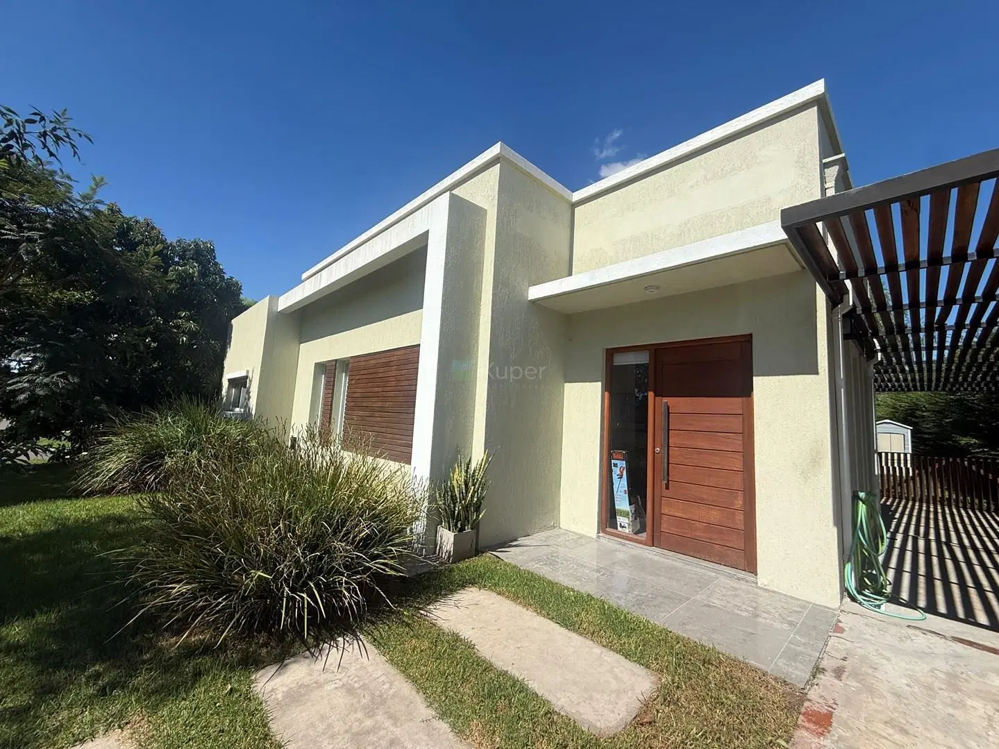 Casa Chalet  en Venta en Santa Guadalupe, Pilar del Este, Pilar 2