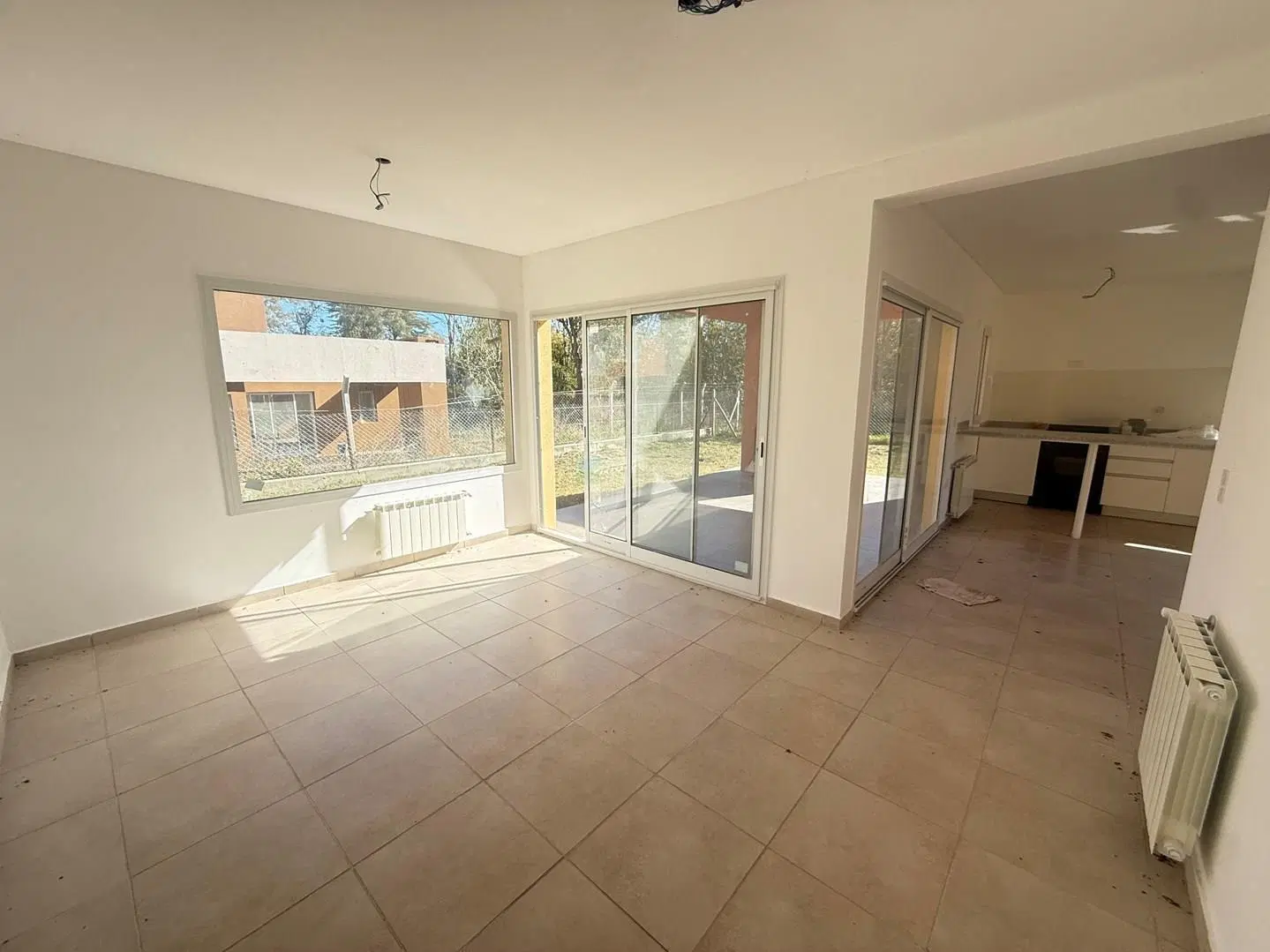 Casa Chalet  en Alquiler en Casas de Santa Guadalupe, Casas del Este, Pilar del Este 2