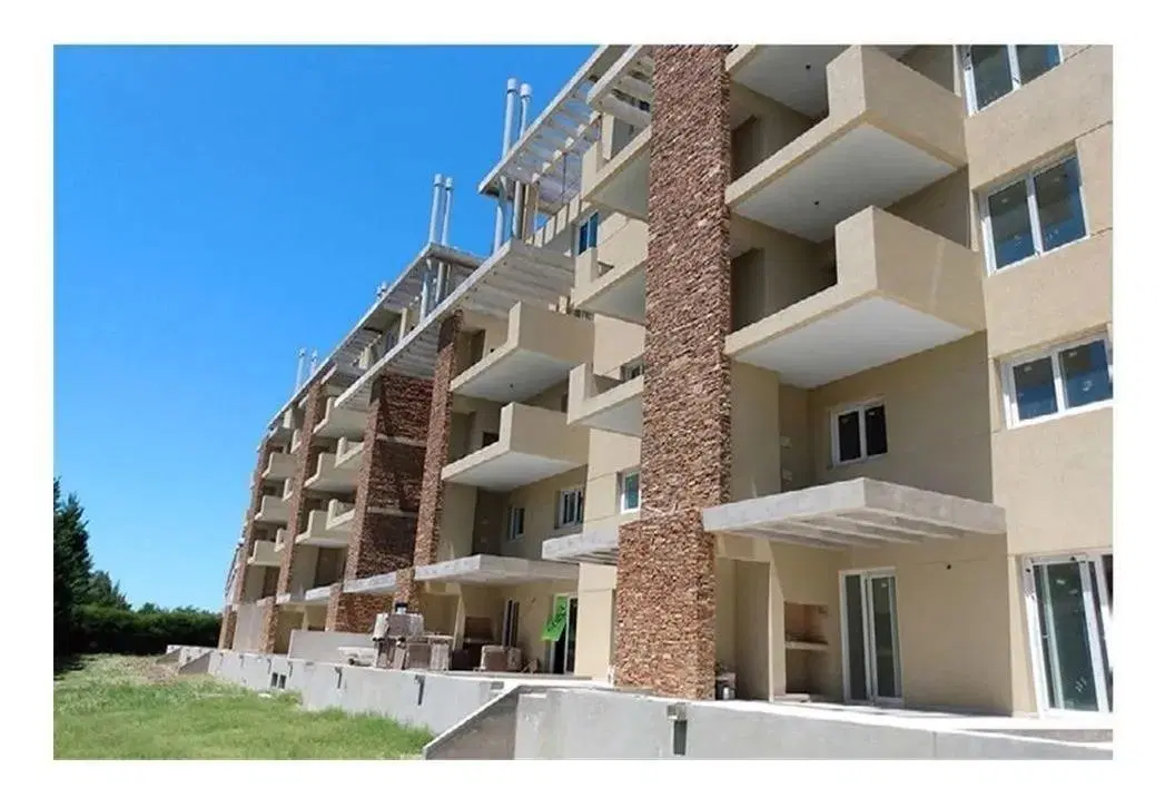 Venta depto 2 amb con cochera cubierta y piscina. Jardines del Palmar. Nordelta 2