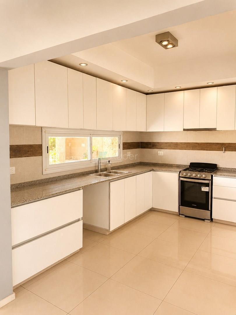 Foto de Casa Chalet en Venta en Santa Guadalupe, Pilar del Este, Pilar, imagen 1