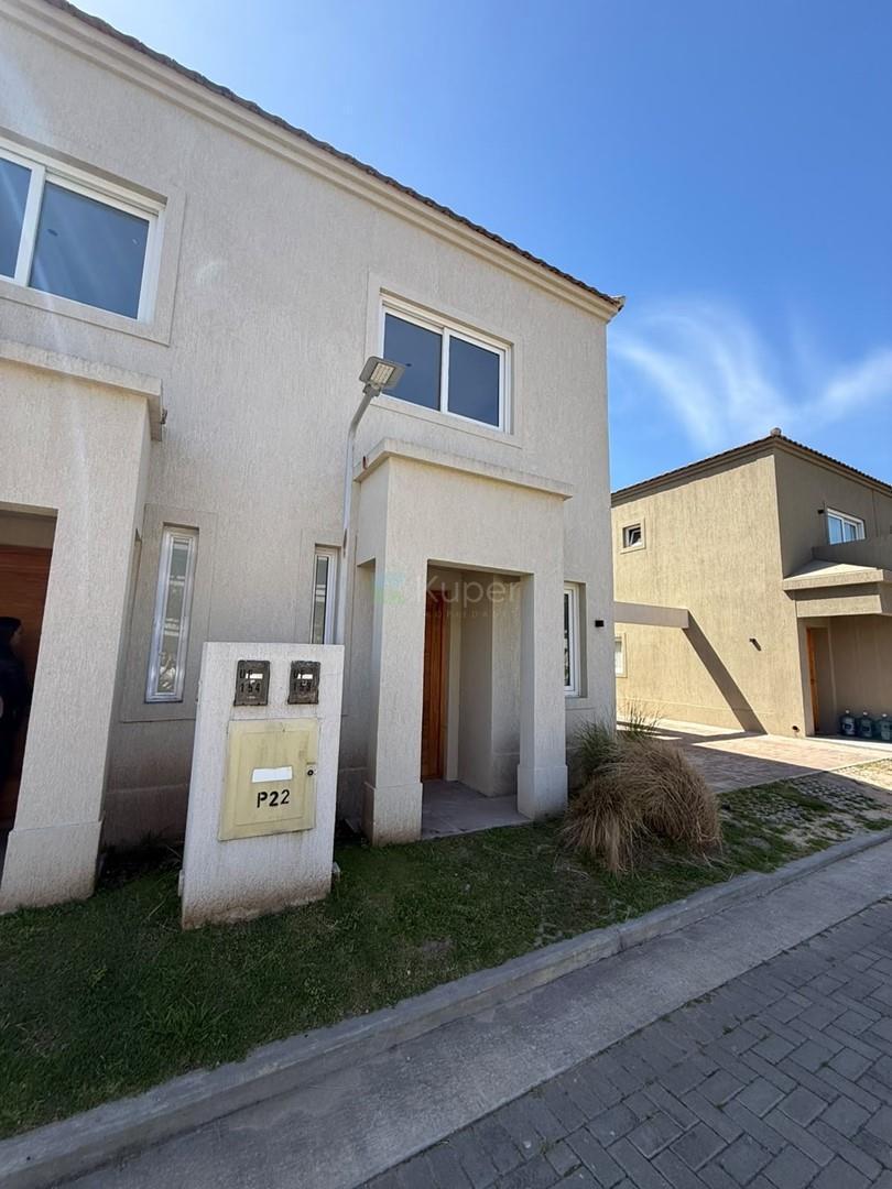 Foto de Casa en Venta en Saravi Village, Pilar, G.B.A. Zona Norte, imagen 1