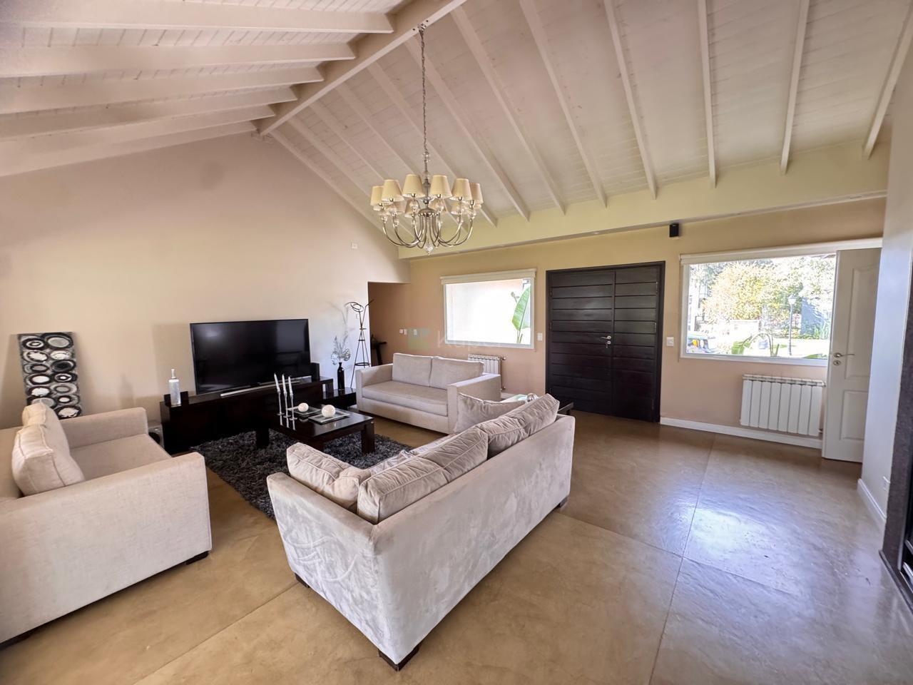 Foto de Casa Chalet en Venta en Fincas del Lago, Escobar, G.B.A. Zona Norte, imagen 2