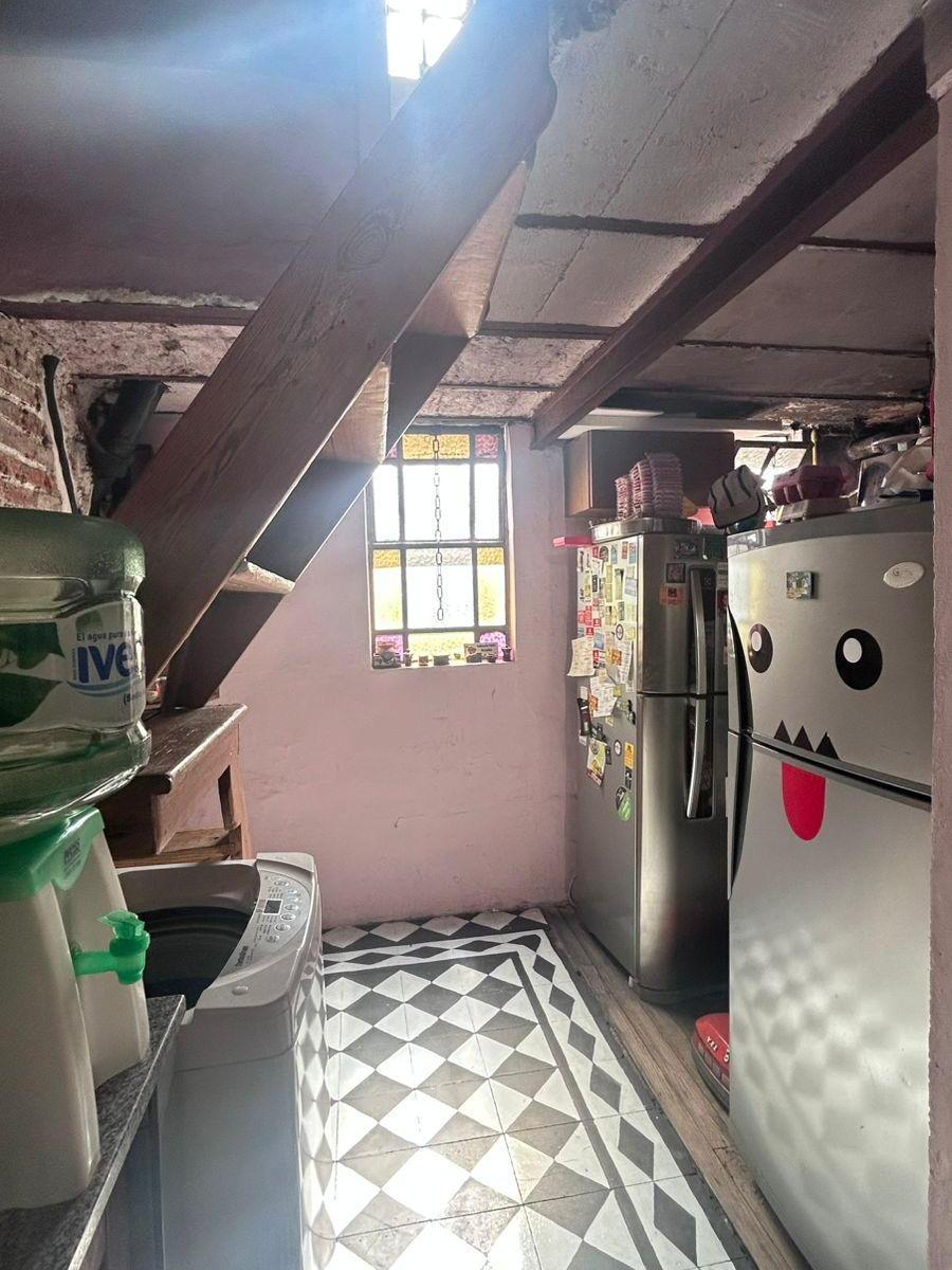 PH 5 Ambientes Al Frente 1er Piso por Escalera con Terraza, con Patio y Quincho 2