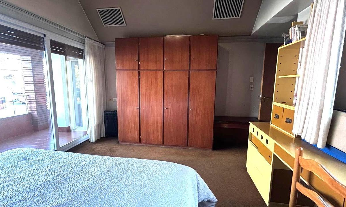 Casa 5 Ambientes con Jardin, Piscina, Parrilla en 2 Plantas Cochera Doble 5