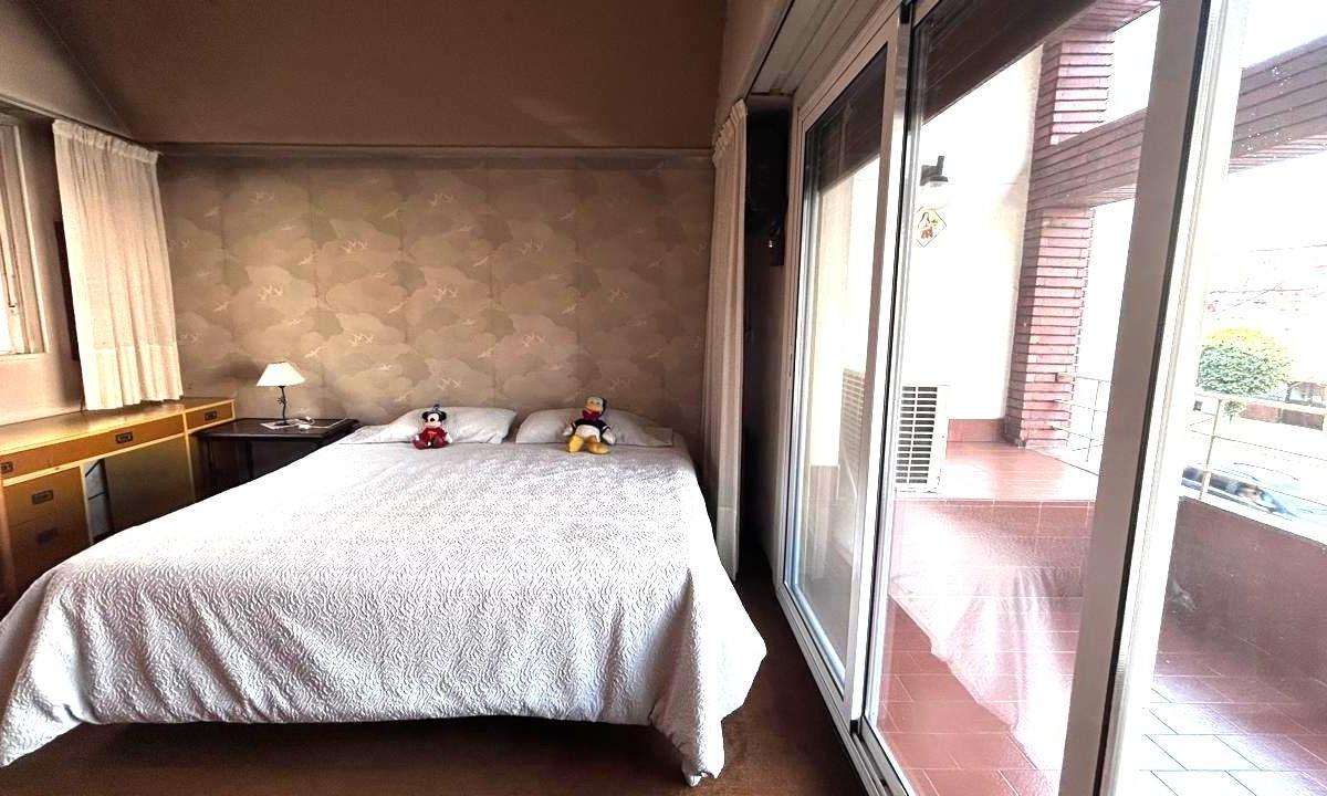 Casa 5 Ambientes con Jardin, Piscina, Parrilla en 2 Plantas Cochera Doble 4