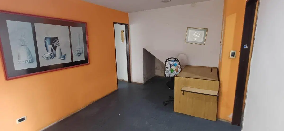 DEPOSITO CON ENTRADA CAMION OFICINAS MAS VIVIENDA 4 AMBIENTES 3