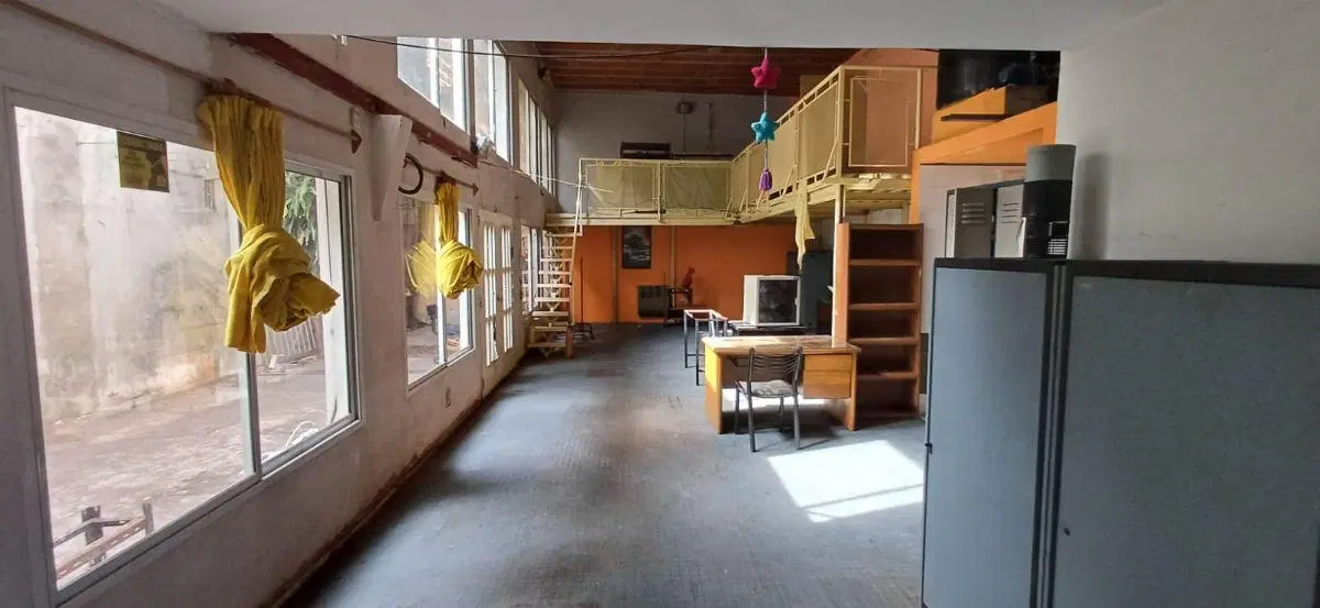 DEPOSITO CON ENTRADA CAMION OFICINAS MAS VIVIENDA 4 AMBIENTES 4