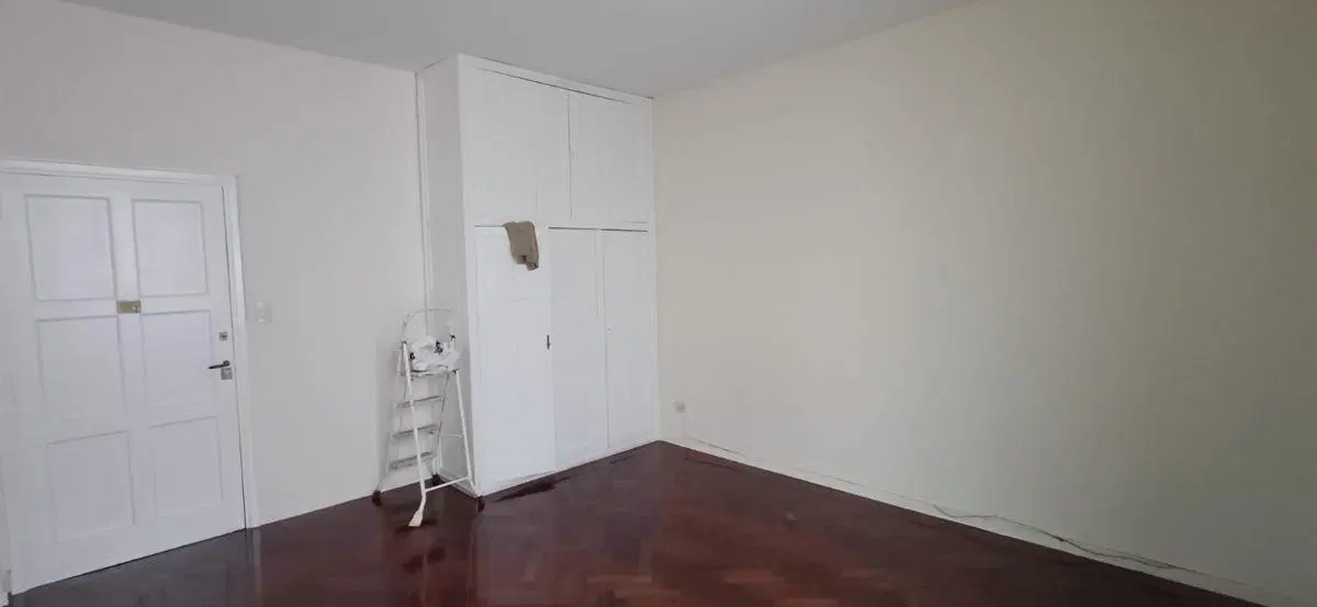 AMPLIO MONOAMBIENTE 2° PISO POR ESCALERA ALMAGRO 5