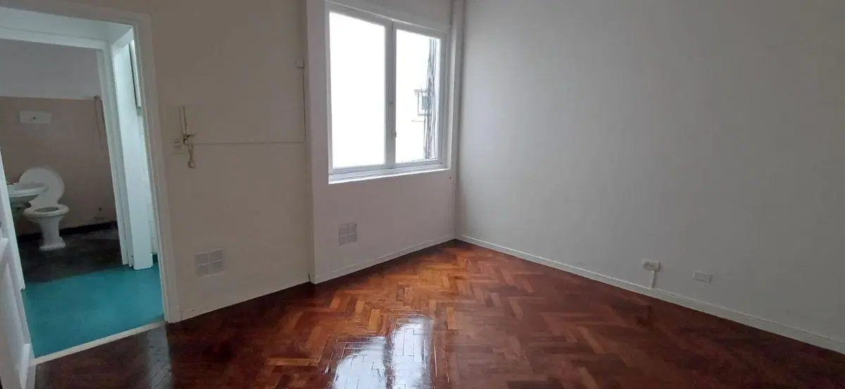 AMPLIO MONOAMBIENTE 2° PISO POR ESCALERA ALMAGRO 2