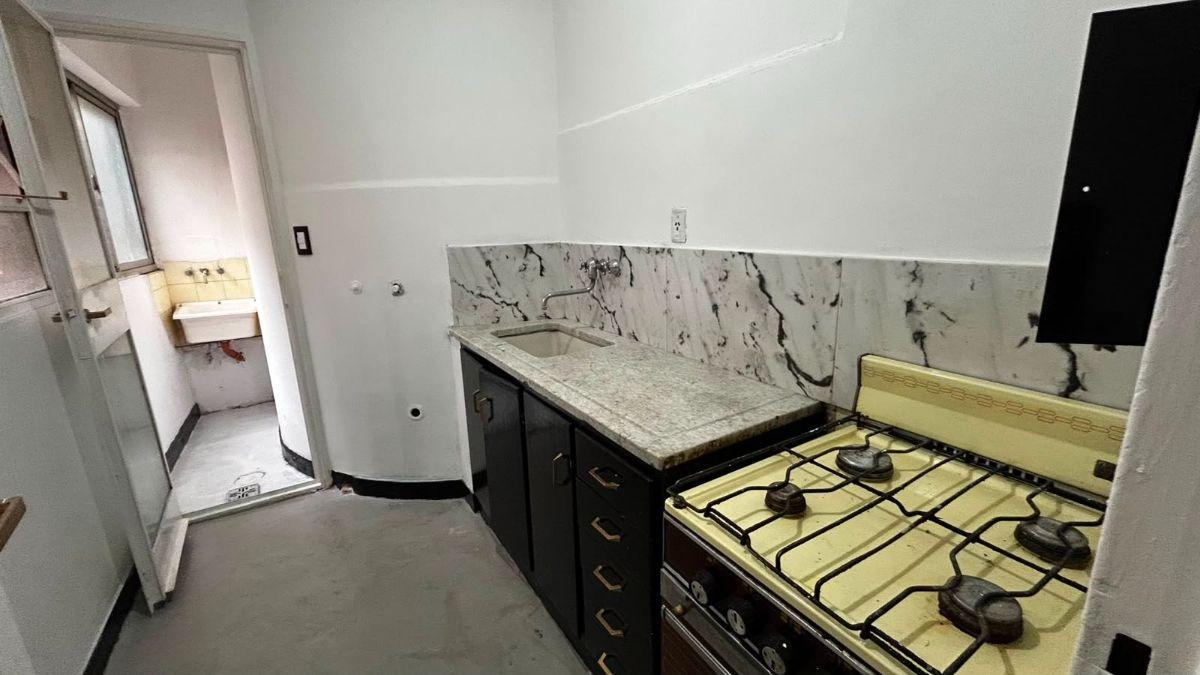 Foto de 2 AMBIENTES RECIEN PINTADO Y PULIDO Y PLASTIFICADO SE ESCUCHA OFERTA!!!, imagen 2