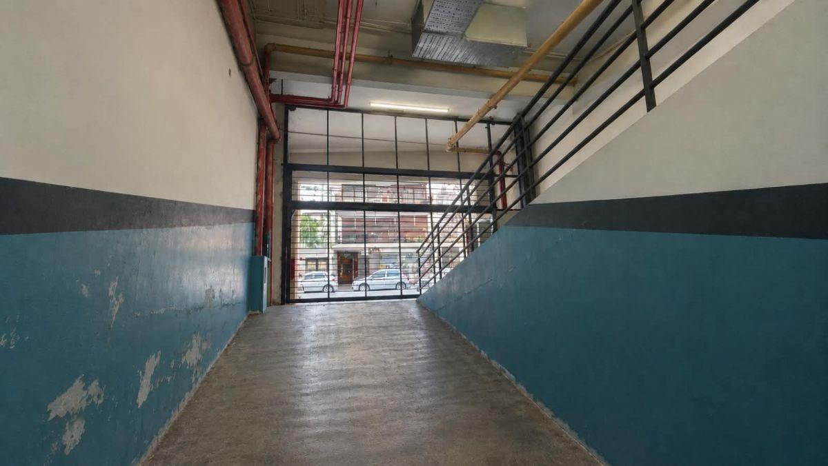 Foto de Cochera en VENTA, AMPLIA SUBSUELO PORTON AUTOMATICO, imagen 4