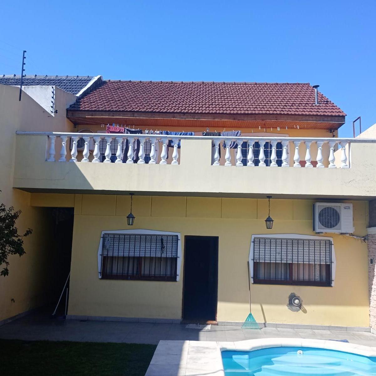 Casa Tipo Chalet 4 Amb con Garage y Pileta 4