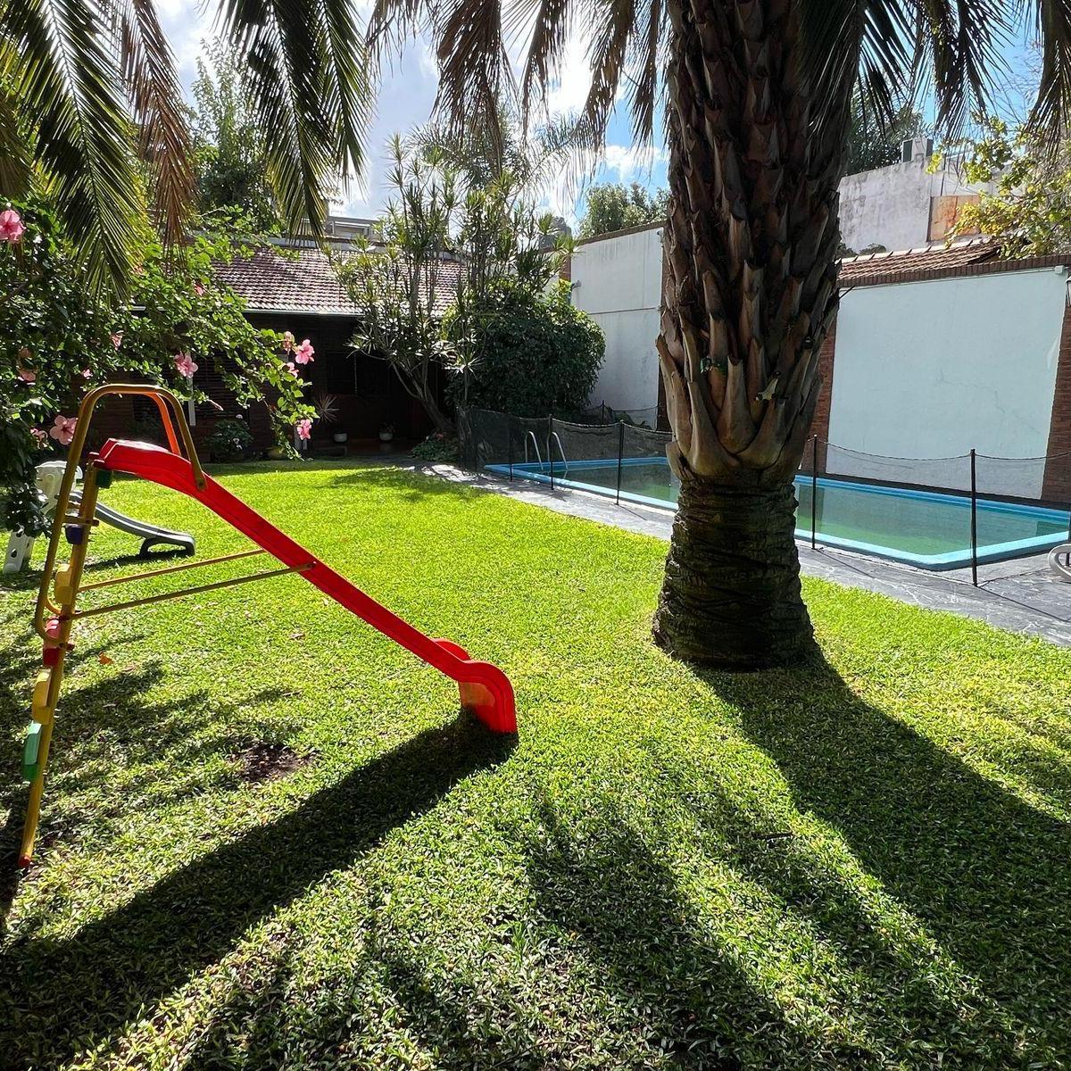 Chalet en 2 Plantas 6 Amb con Dependencia de Servicio 4