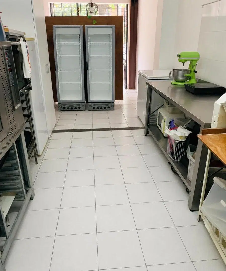 Local de 30 m2 a la calle en zona comercial! 4