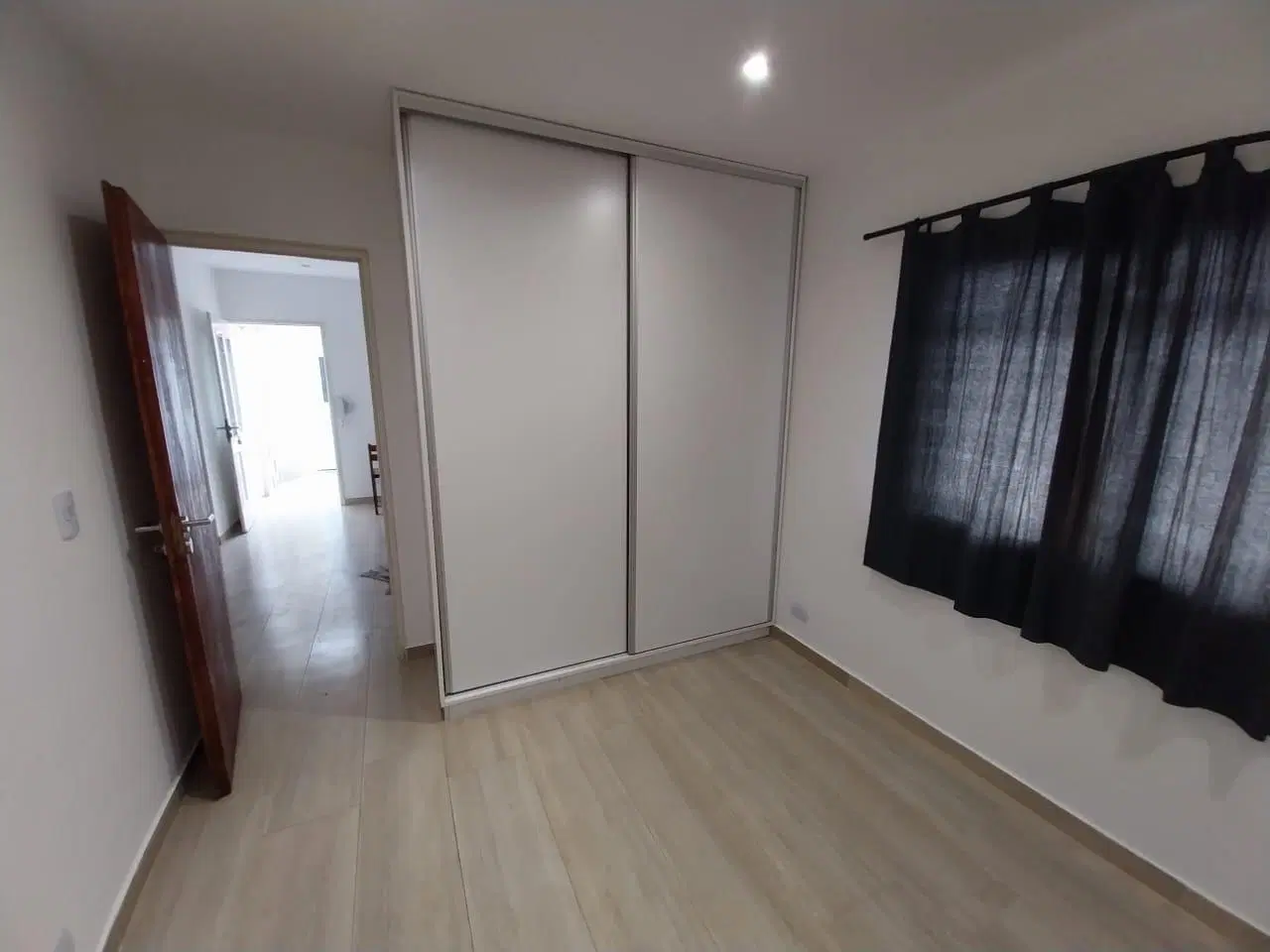 Depto 1 y 1/2 amb primer piso al frente! 4