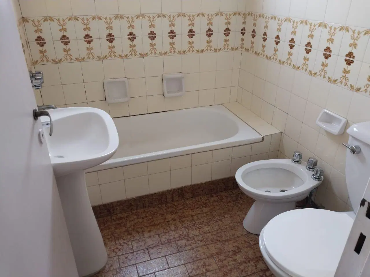 Departamento 2 amb contrafrente 1er piso por escalera 5